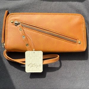 Free People wallet